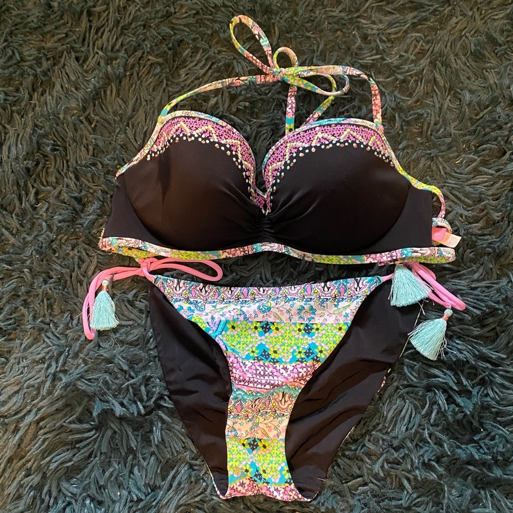Victoria’s Secret bikini 32DD